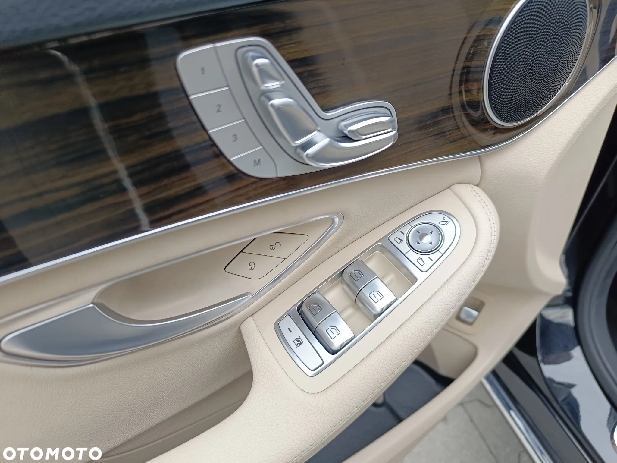 Mercedes-Benz Klasa C 300 7G-TRONIC AMG Line - 23