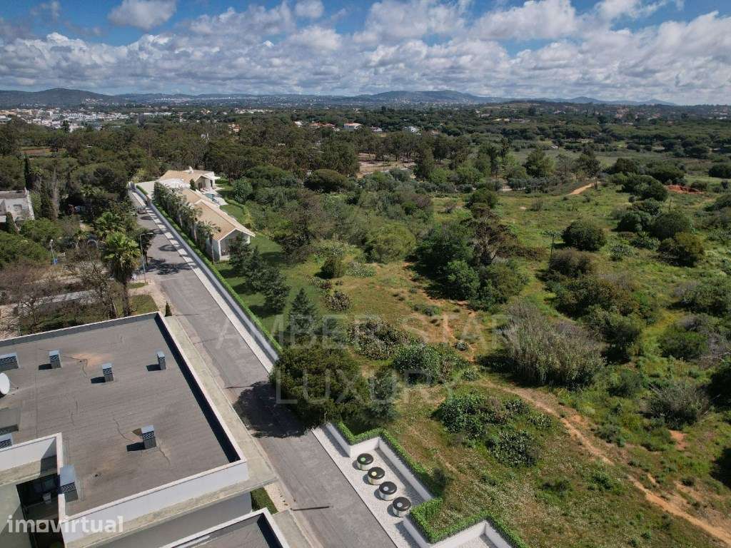 Terreno a 100 metros da praia em Quarteira com 2.4 ha - Grande imagem: 5/12