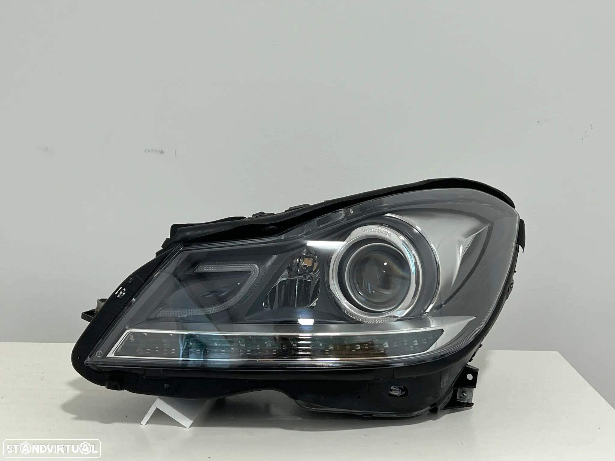 Farol Otica Original Mercedes Classe C W204 Xenon lado Esquerdo - 1