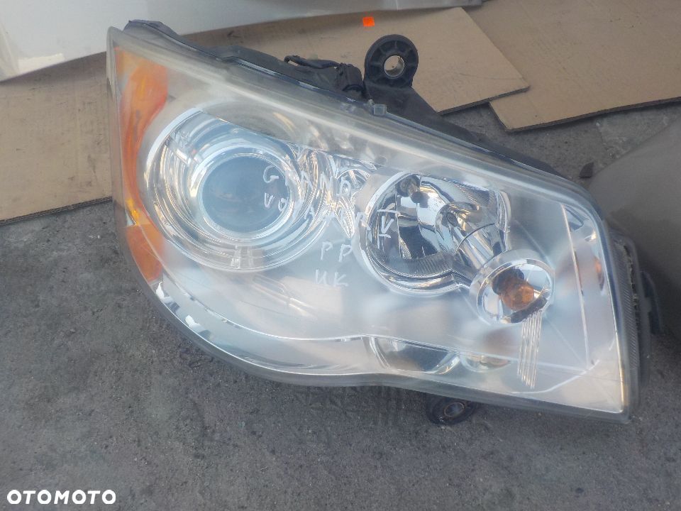 CHRYSLER GRAND VOYAGER V LAMPA XENON PRAWY PRZÓD UK - 1