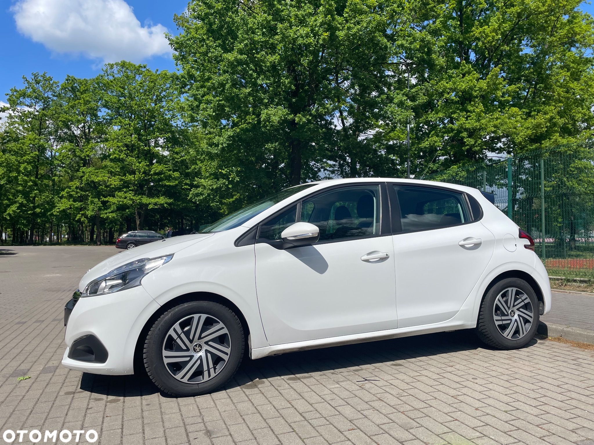 Peugeot 208 - 1