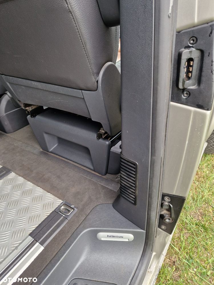 Volkswagen Multivan - 27