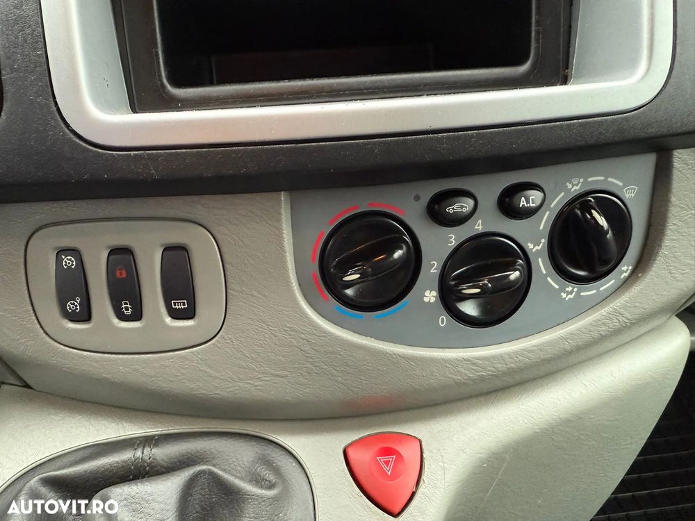 Renault Trafic Passenger 2.0 dCi L1H1 Authentique - 12