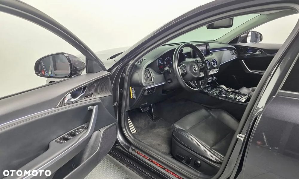 Kia Stinger - 11