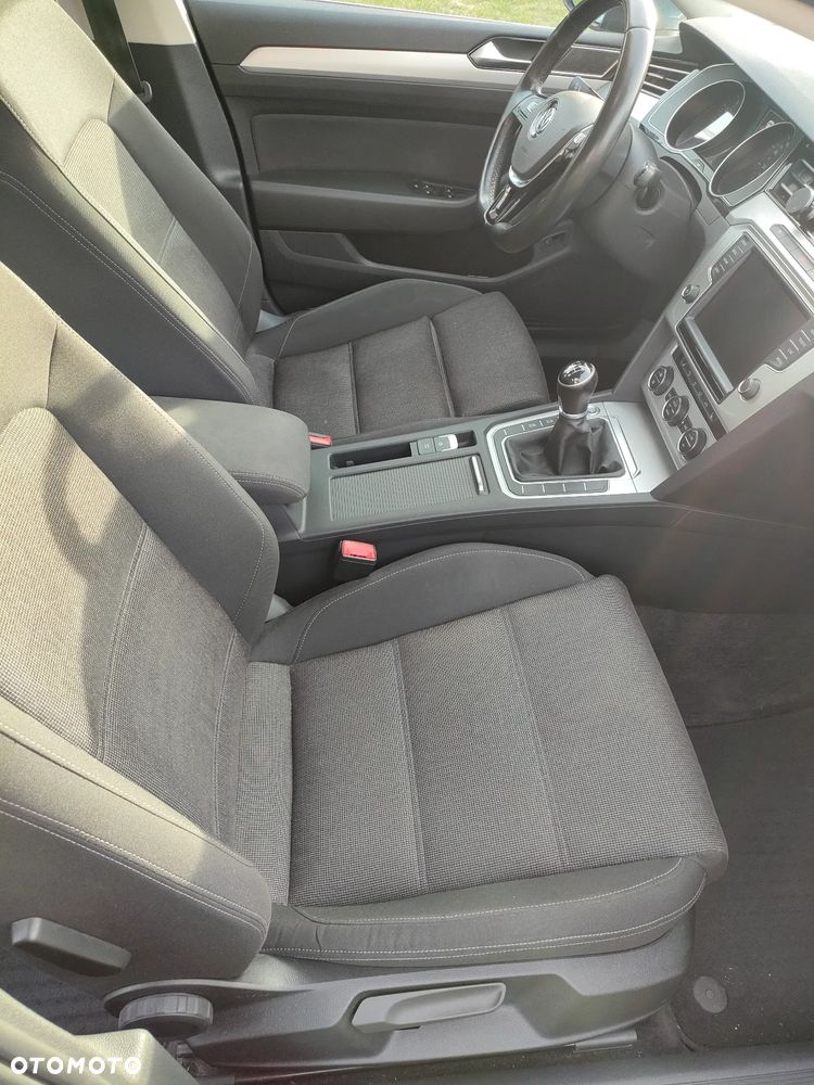 Volkswagen Passat - 26