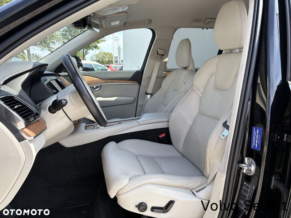 Volvo XC 90 - 9