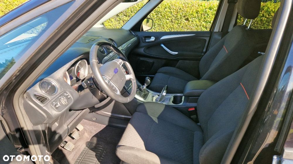 Ford S-Max - 12