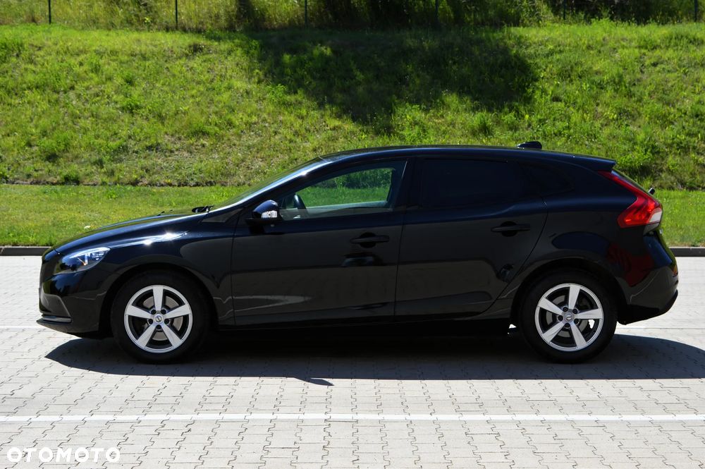 Volvo V40 T2 Momentum - 24