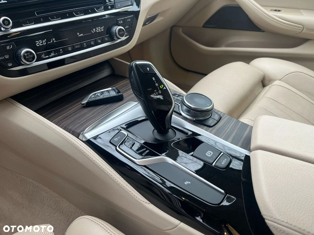 BMW Seria 5 530d Luxury Line - 29