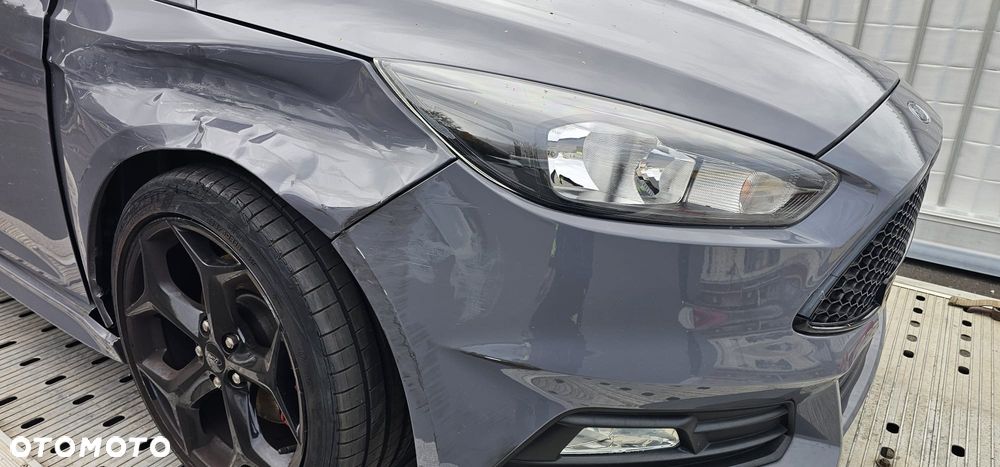 Ford Focus 2.0 EcoBoost ST mit Leder-Sport-Paket - 6