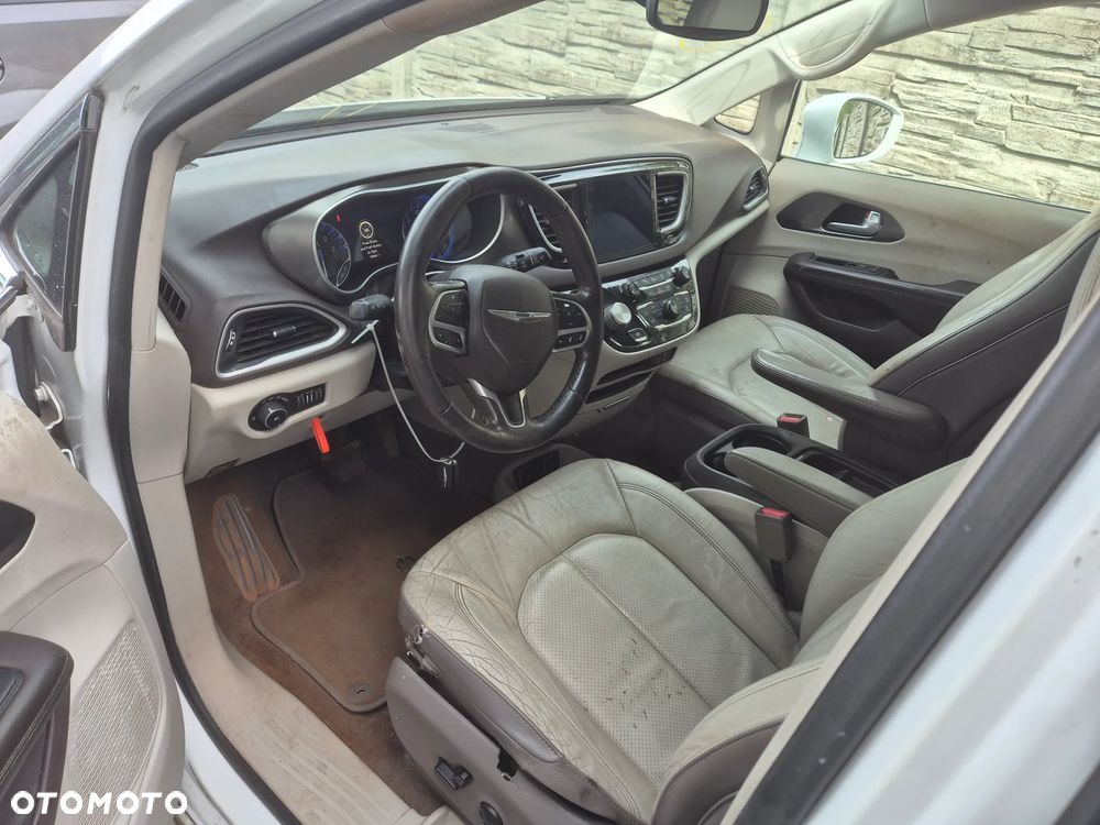 Chrysler Pacifica - 9