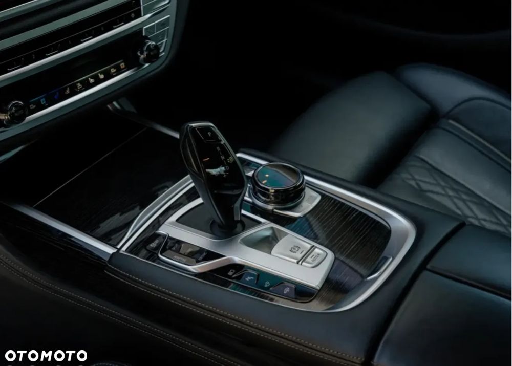 BMW Seria 7 745e sport - 11