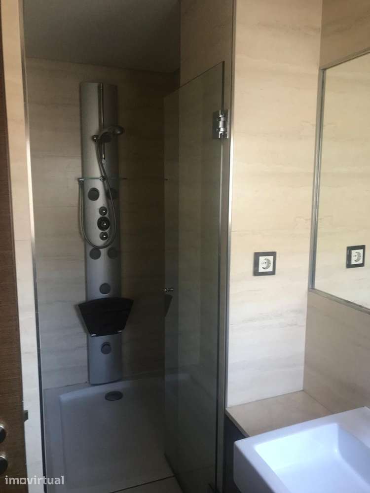 Apartamento T1 com varanda, garagem e ar condicionado - Grande imagem: 4/9