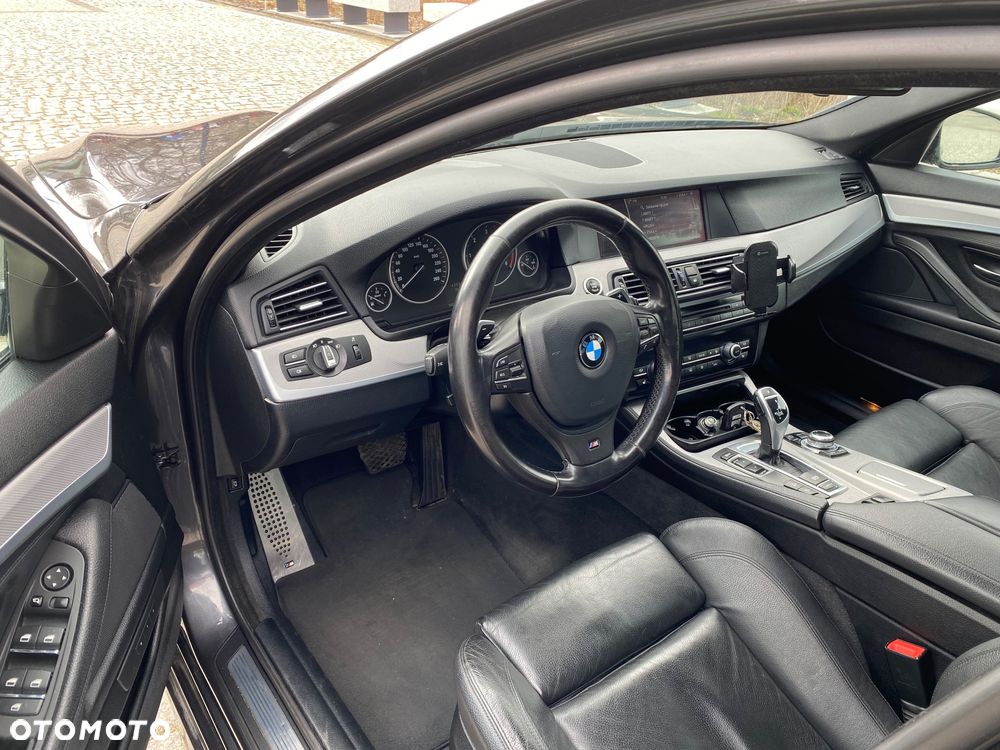 BMW Seria 5 525d xDrive - 10