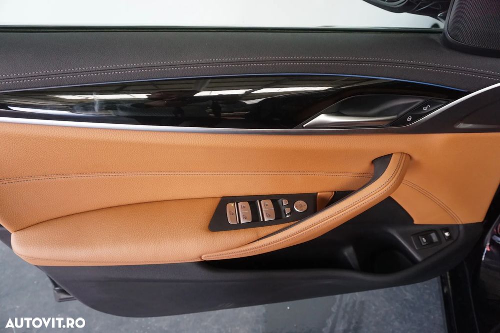 BMW Seria 5 530e Aut. Luxury Line - 19
