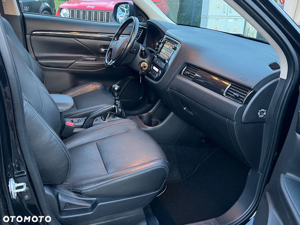 Mitsubishi Outlander 2.2 DI-D 2WD Invite - 27