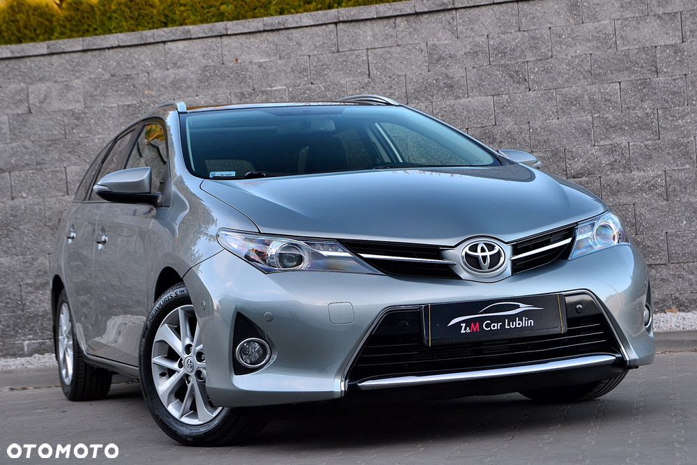 Toyota Auris 1.4 D-4D Premium - 1