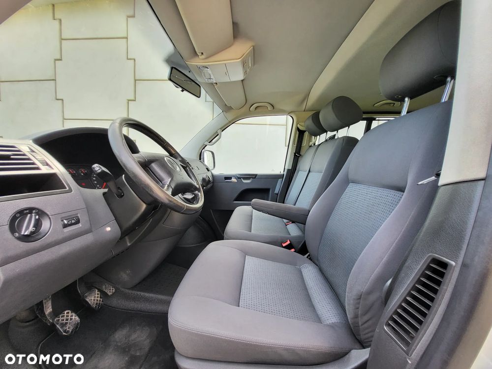 Volkswagen Caravelle - 7