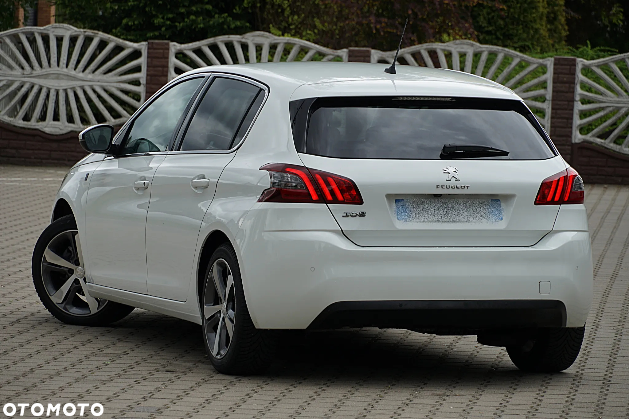 Peugeot 308 BlueHDi FAP 130 EAT8 Stop & Start Tech Edition - 17