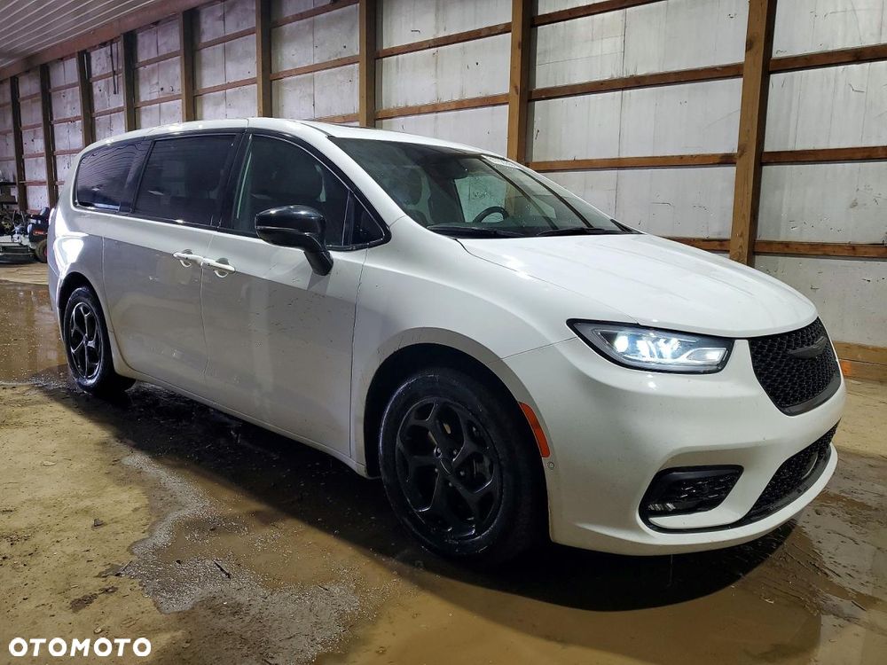 Chrysler Pacifica - 4