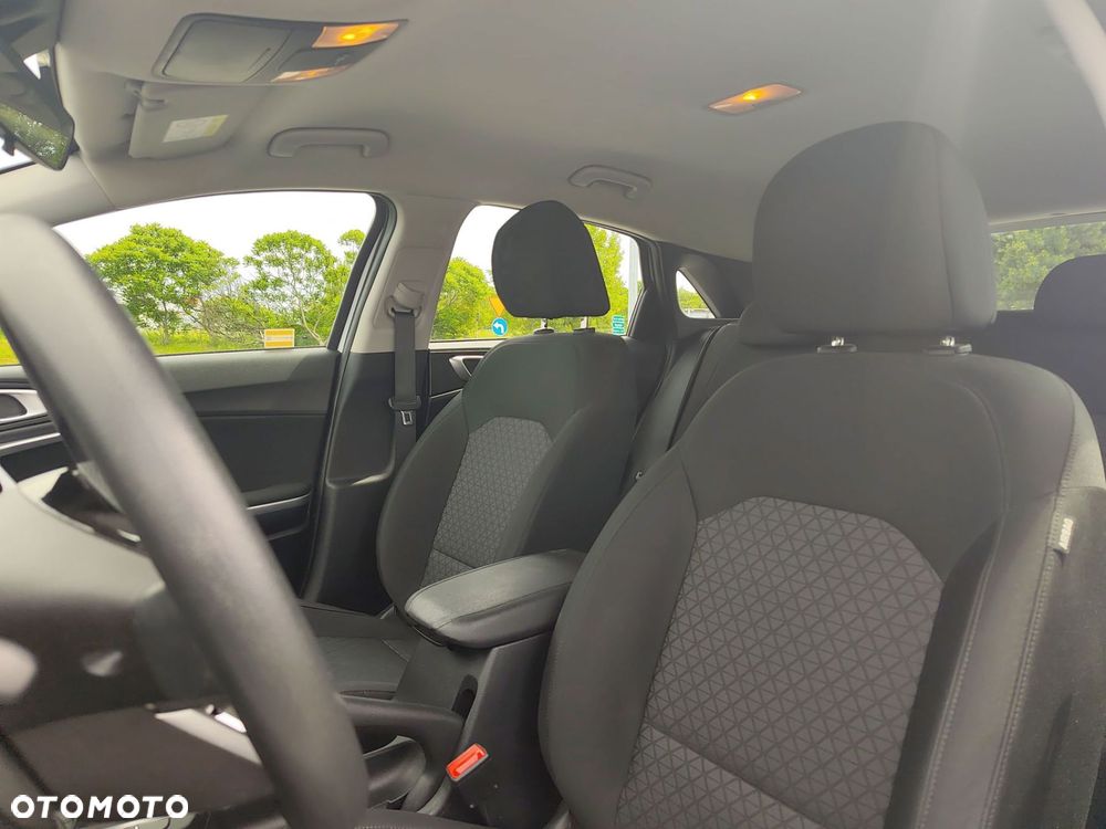 Kia Ceed - 11
