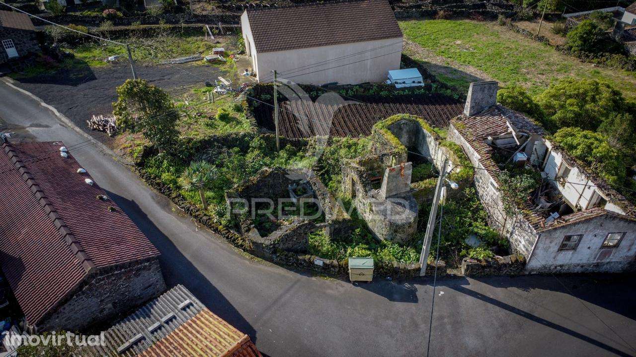 Ruina, Para Venda, na Candelária com projeto de construção aprovado - Grande imagem: 2/35