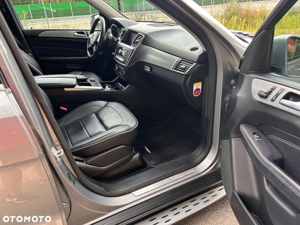 Mercedes-Benz ML 350 BlueTec 4-Matic - 12