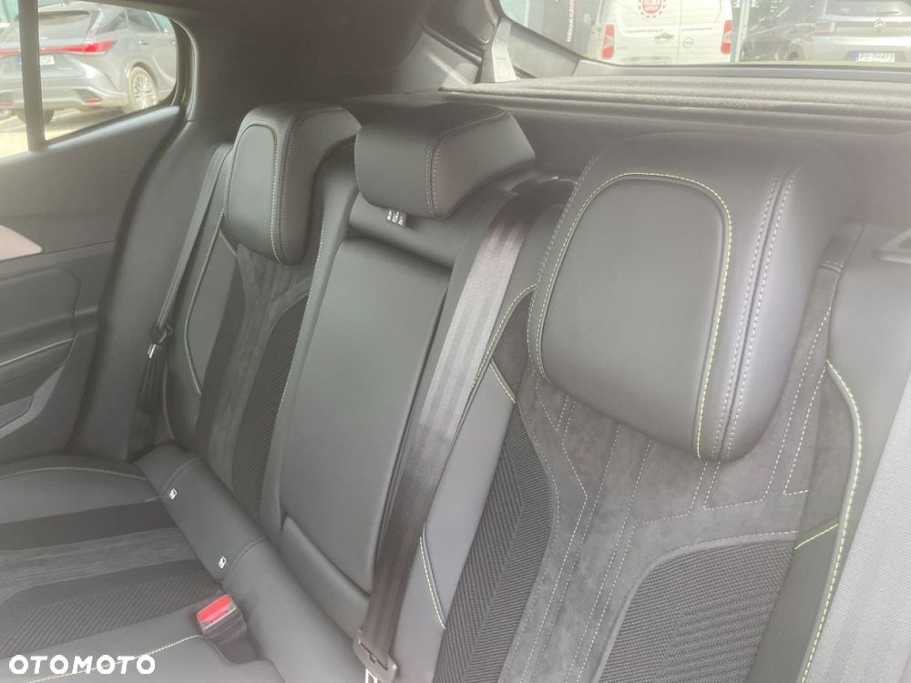 Peugeot 408 - 15