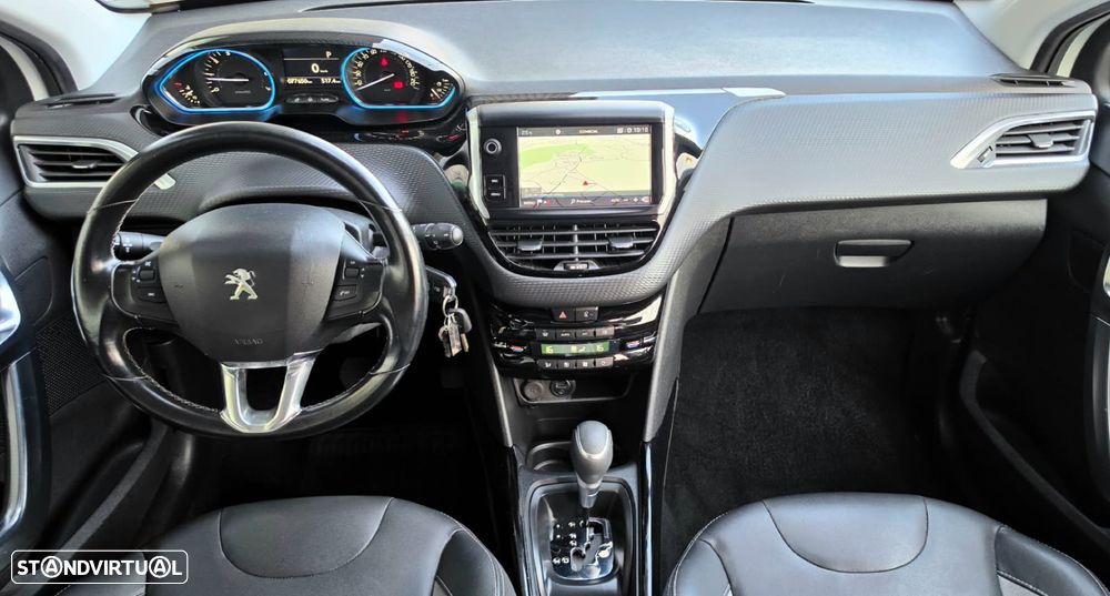 Peugeot 2008 1.2 PureTech Allure EAT6 - 8