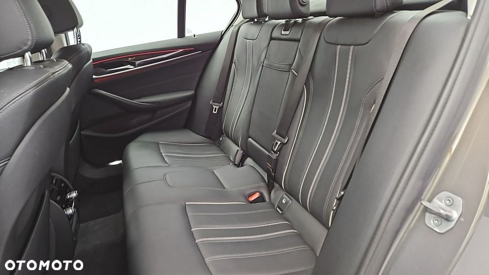 BMW Seria 5 530i xDrive mHEV Luxury Line - 23