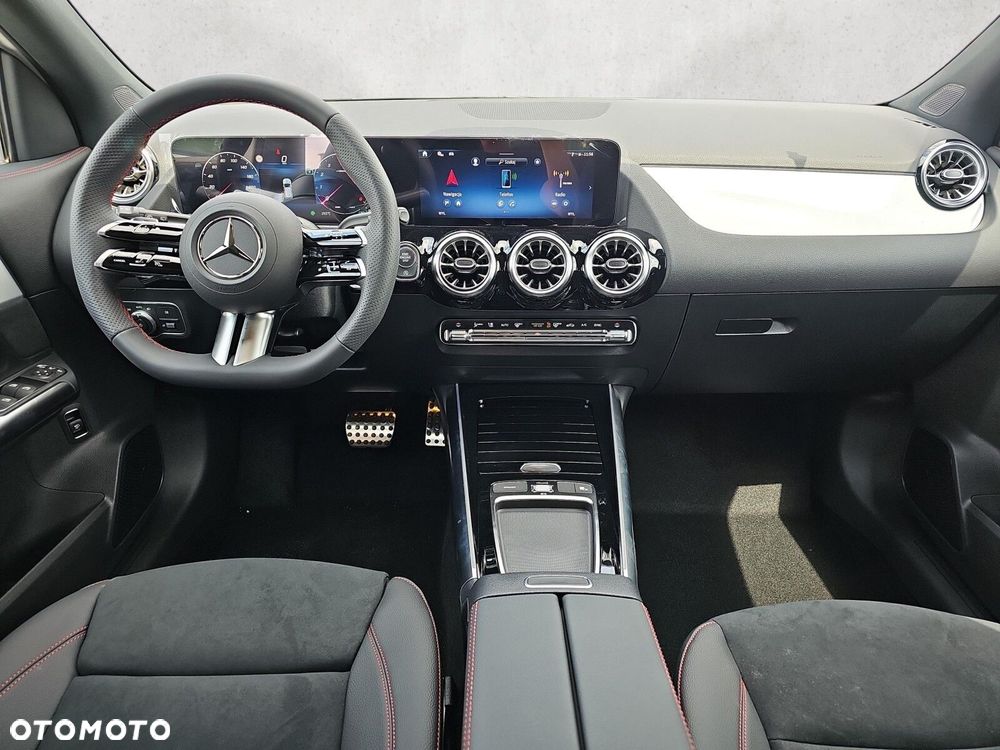 Mercedes-Benz GLA - 14