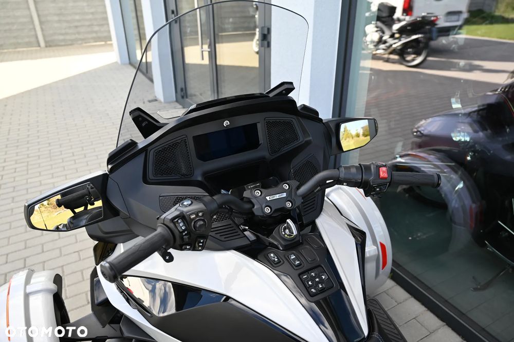 Can-Am Spyder - 6