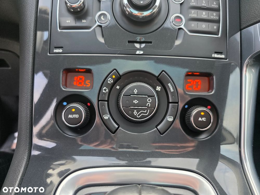 Peugeot 3008 Hybrid4 - 31