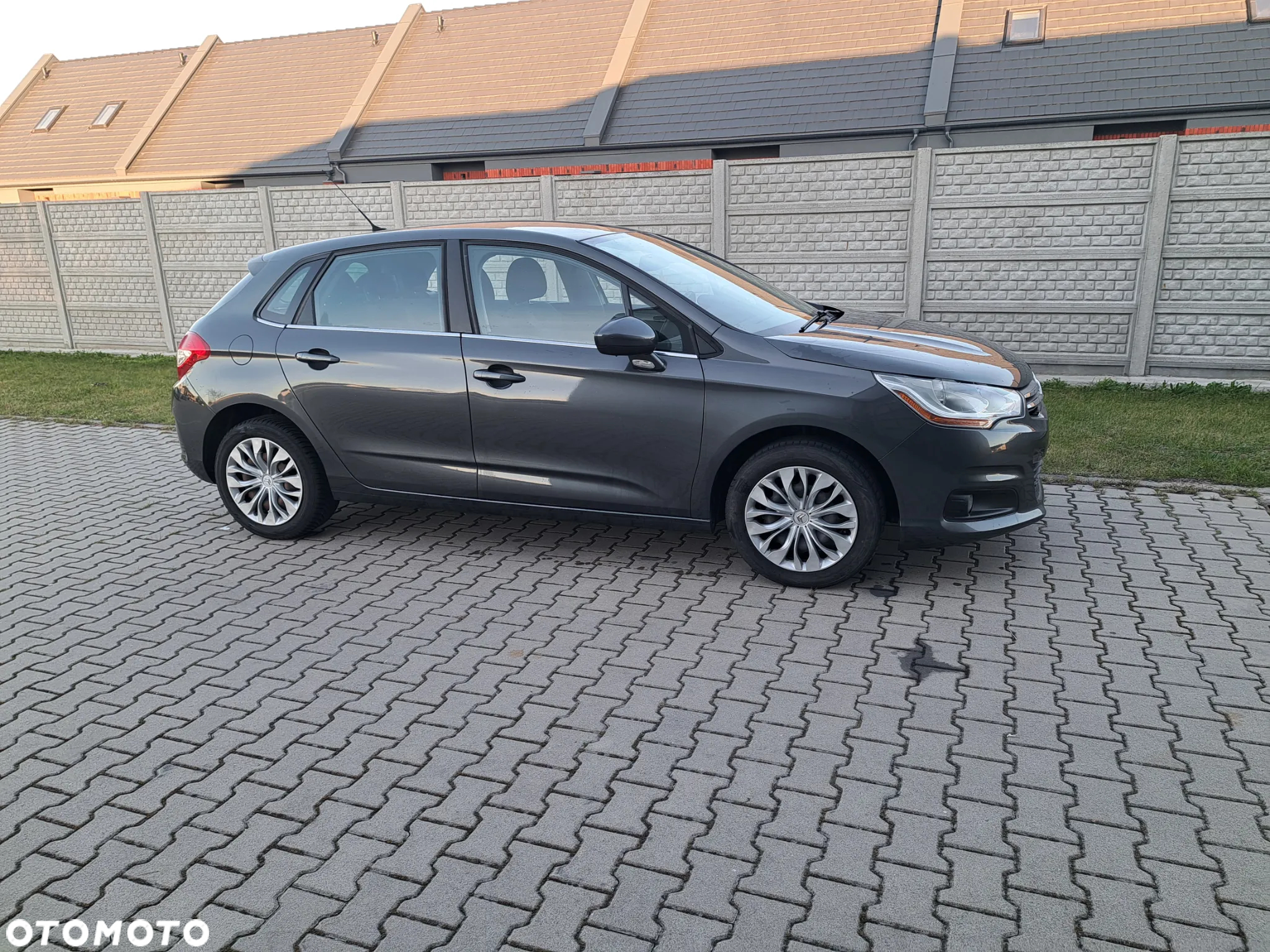 Citroën C4 PureTech 130 Stop&Start SHINE - 4