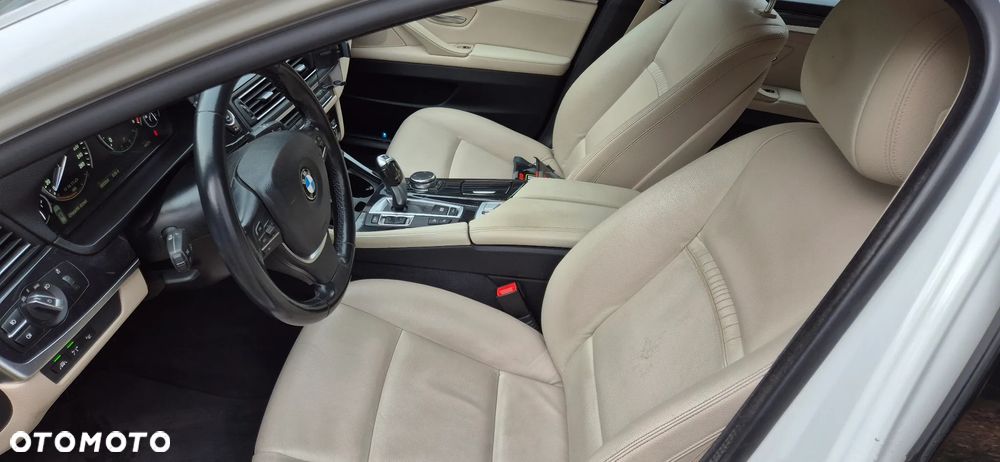 BMW Seria 5 520d xDrive Luxury Line - 2
