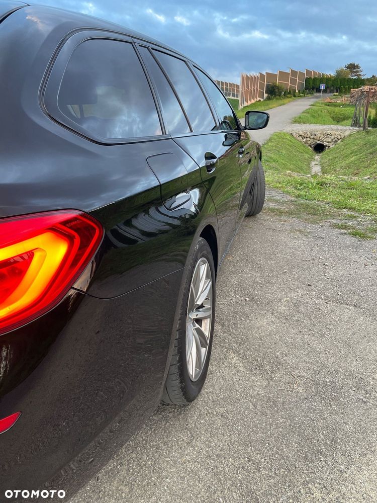 BMW Seria 5 520d xDrive - 16