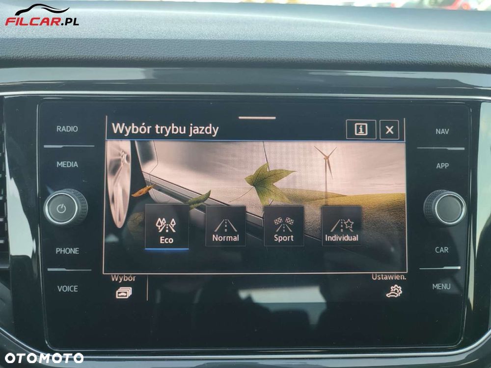 Volkswagen T-Roc - 22