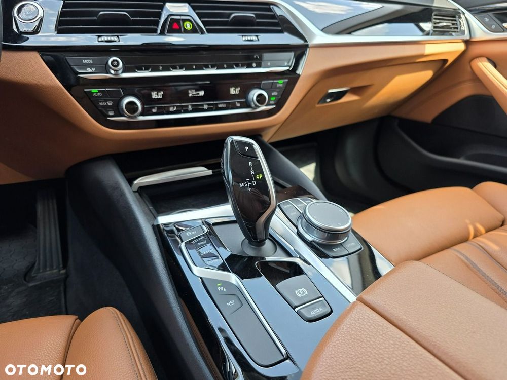 BMW Seria 5 518d Sport Line - 26
