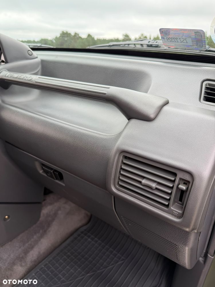 Mitsubishi Pajero - 21