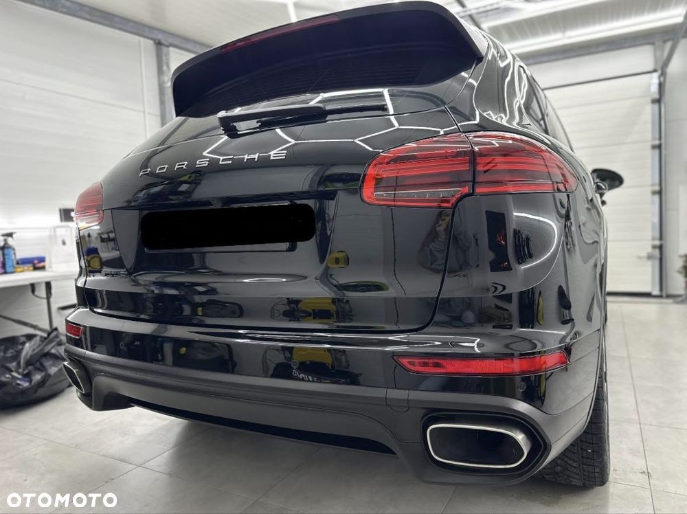 Porsche Cayenne - 1