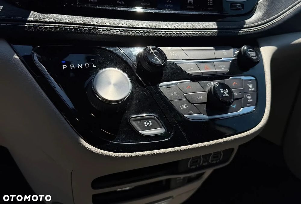 Chrysler Pacifica - 13