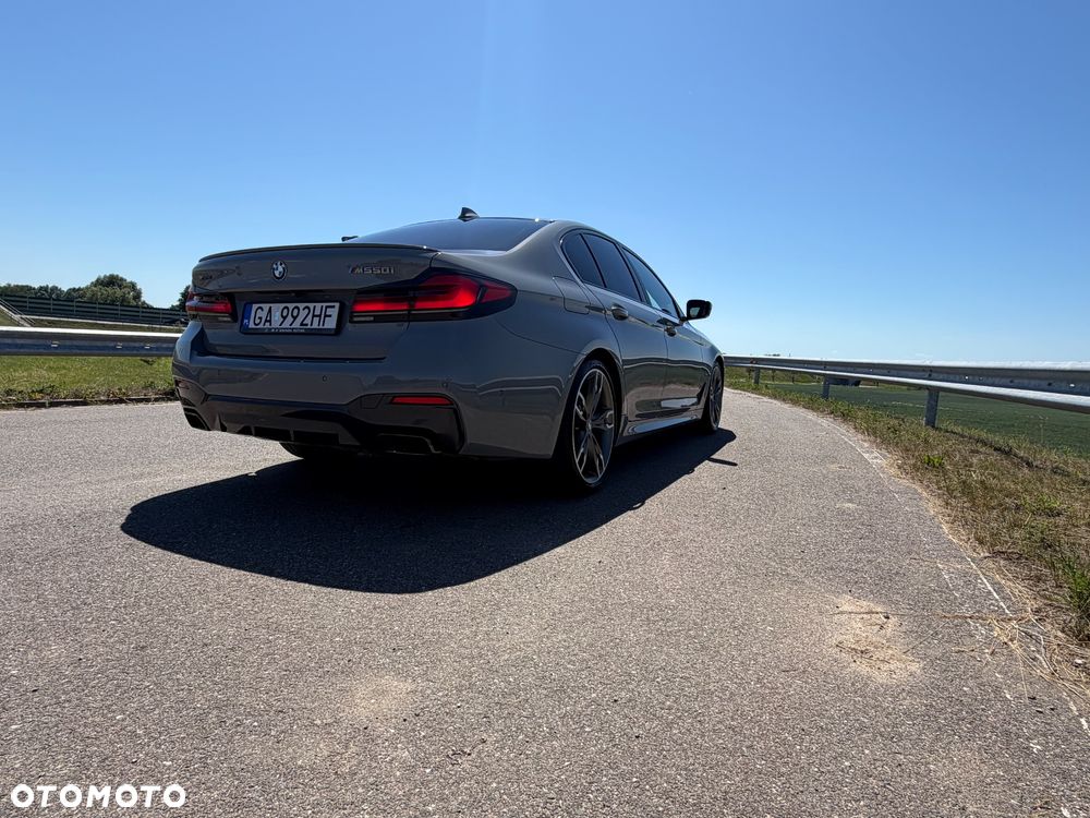 BMW Seria 5 M550i xDrive - 6