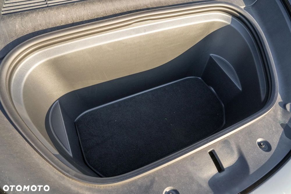 Tesla Model Y Long Range RWD - 25