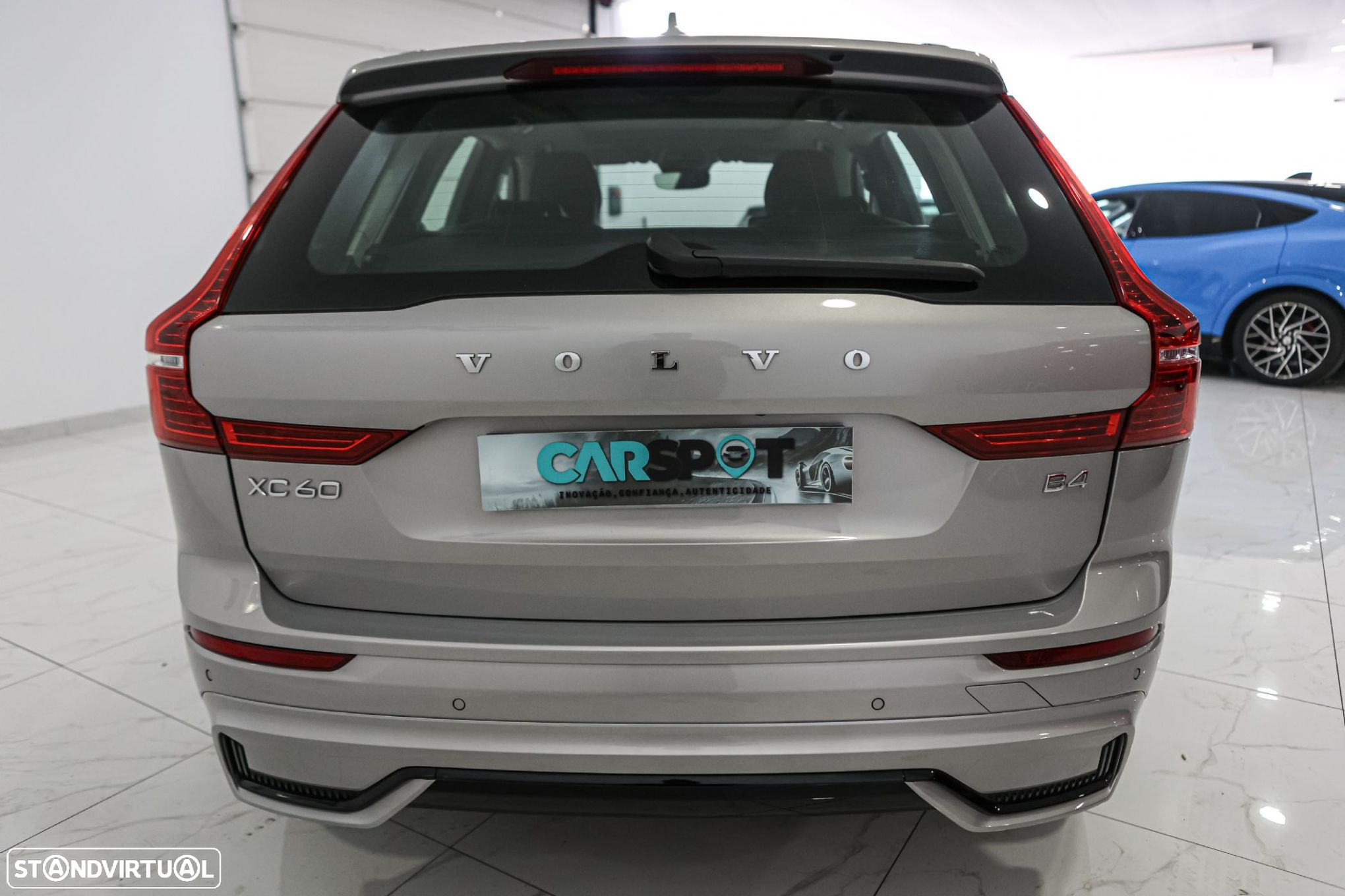 Volvo XC 60 2.0 B4 Plus Dark - 6