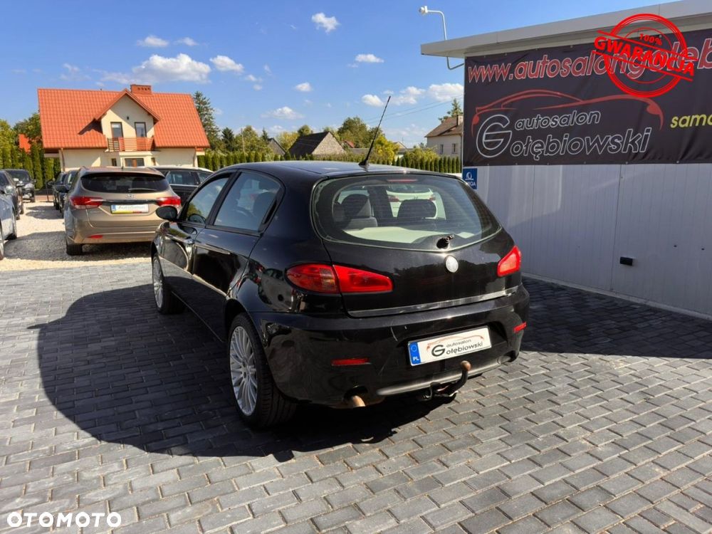 Alfa Romeo 147 - 8