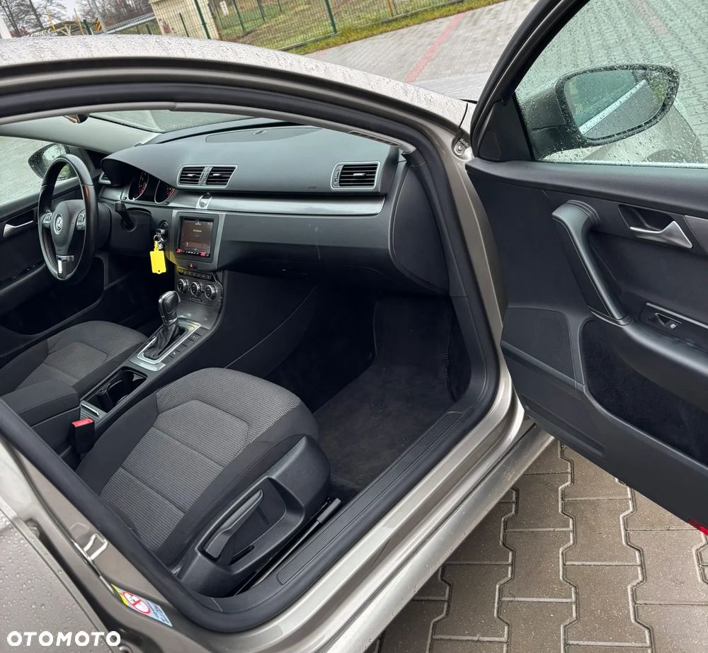 Volkswagen Passat - 33