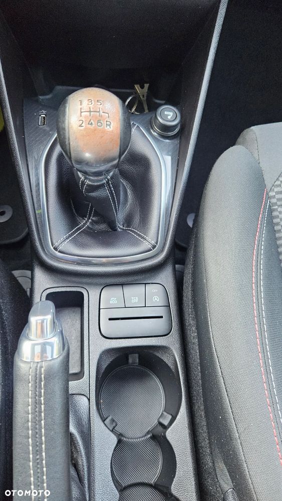 Ford Fiesta 1.0 EcoBoost STart-Stop ST-LINE - 24