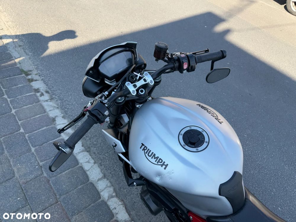 Triumph Street Triple - 8
