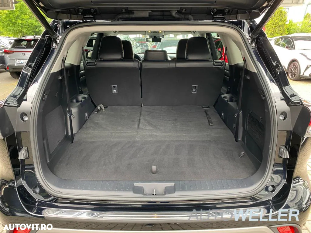 Toyota Highlander 2.5 Hybrid Luxury - 4