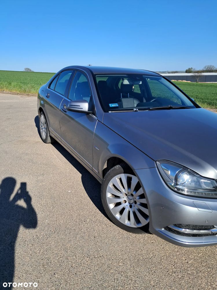 Mercedes-Benz Klasa C 180 CGI BlueEff Avantgarde - 2